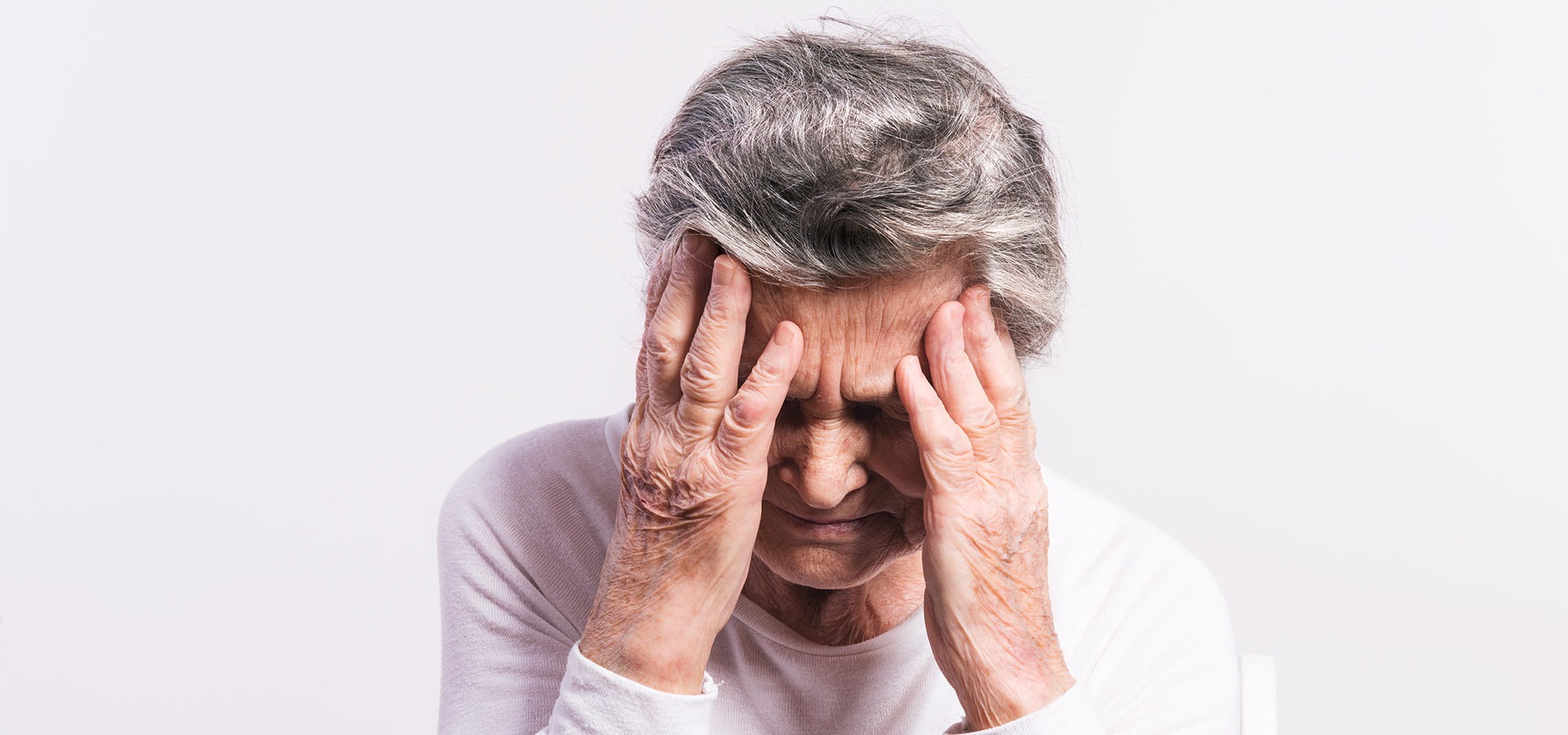 mulher-idosa-enfrentando-doenca-de-alzheimer